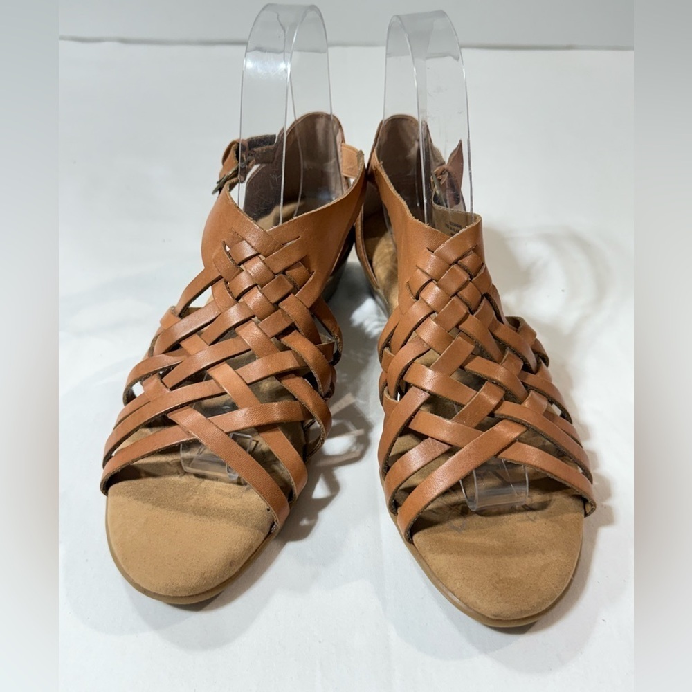 COMFORTIVA Brown leather Woven Sandals size 7